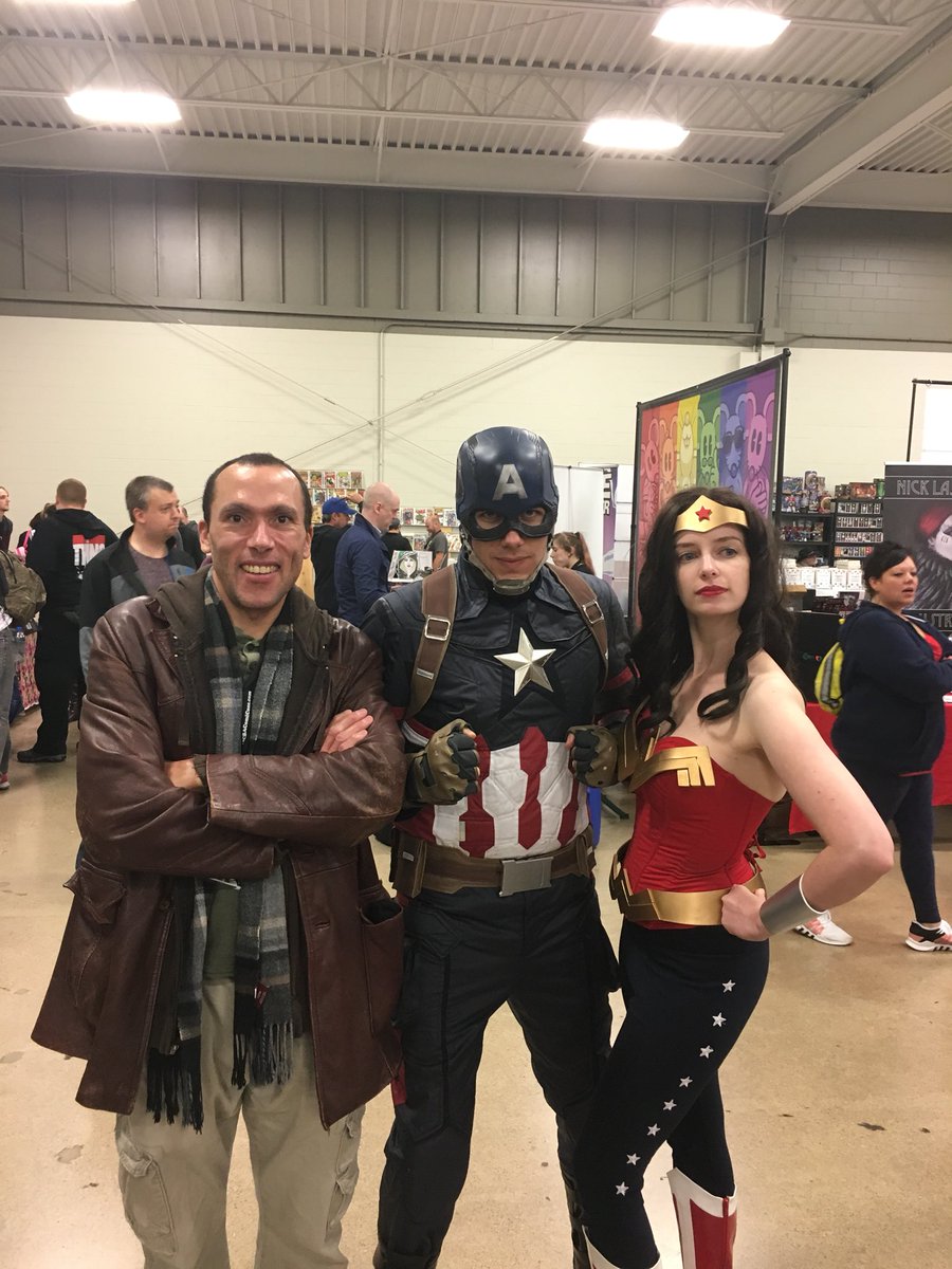 DataRedComics's tweet photo. #LeoWinstead #CaptainAmerica #WonderWoman #cosplay #cosplaygirl #cosplaysexy #cosplayersofinstagram @mcbacomicons #Fallcon2018 #drwhocosplay #wonderwomancosplay #captainamericacosplay If this is #you tag yoself https://t.co/RH6h68aYHo