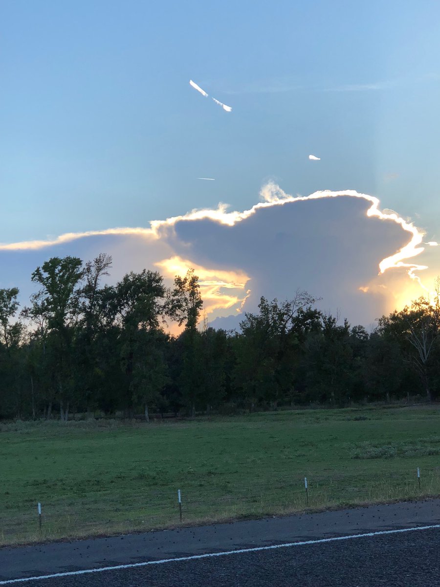 bberry48's tweet photo. Behind every cloud? https://t.co/R3bE2FXeew