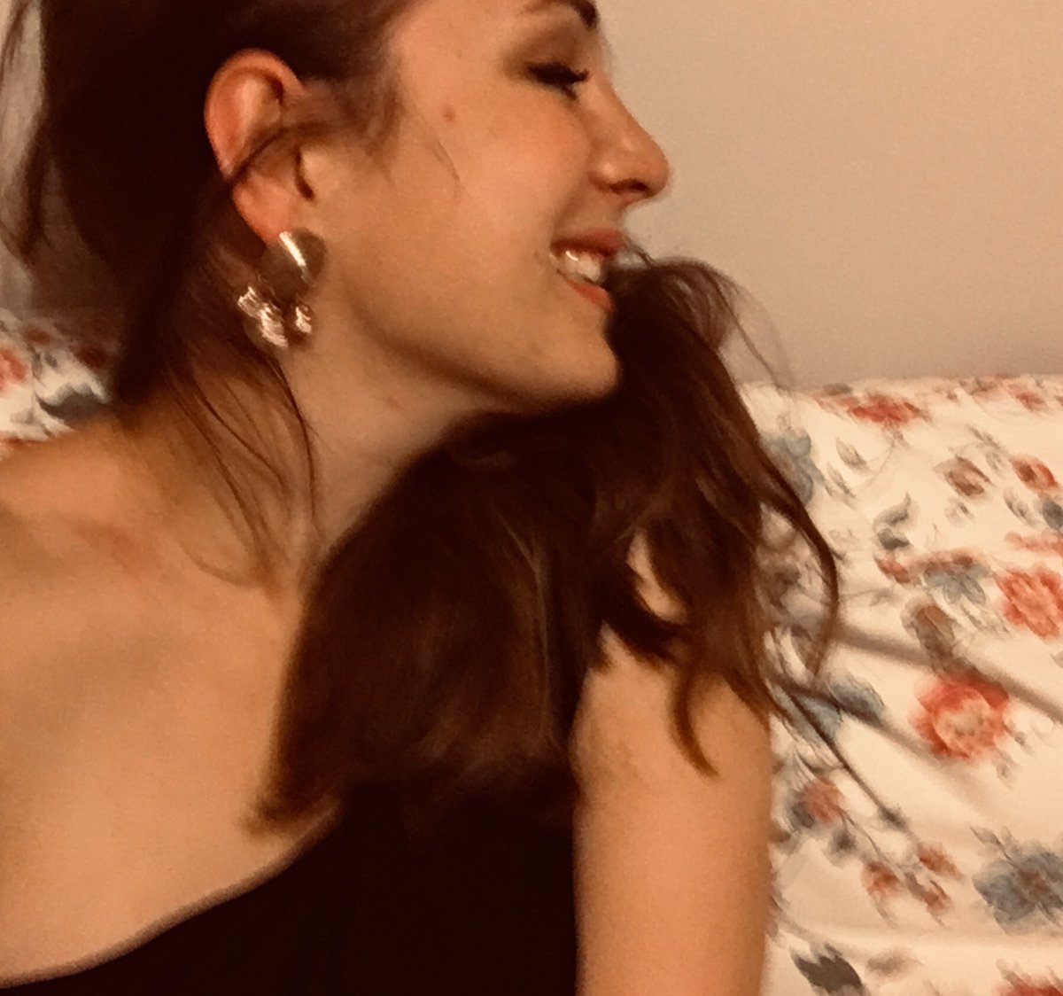 _sara_polak's tweet photo. New hair and new earrings (first time cut-and-colour in 2018 and 1£ respectively...) #hedonism #saturday #splashingout #weekend https://t.co/QcrXio2vxt