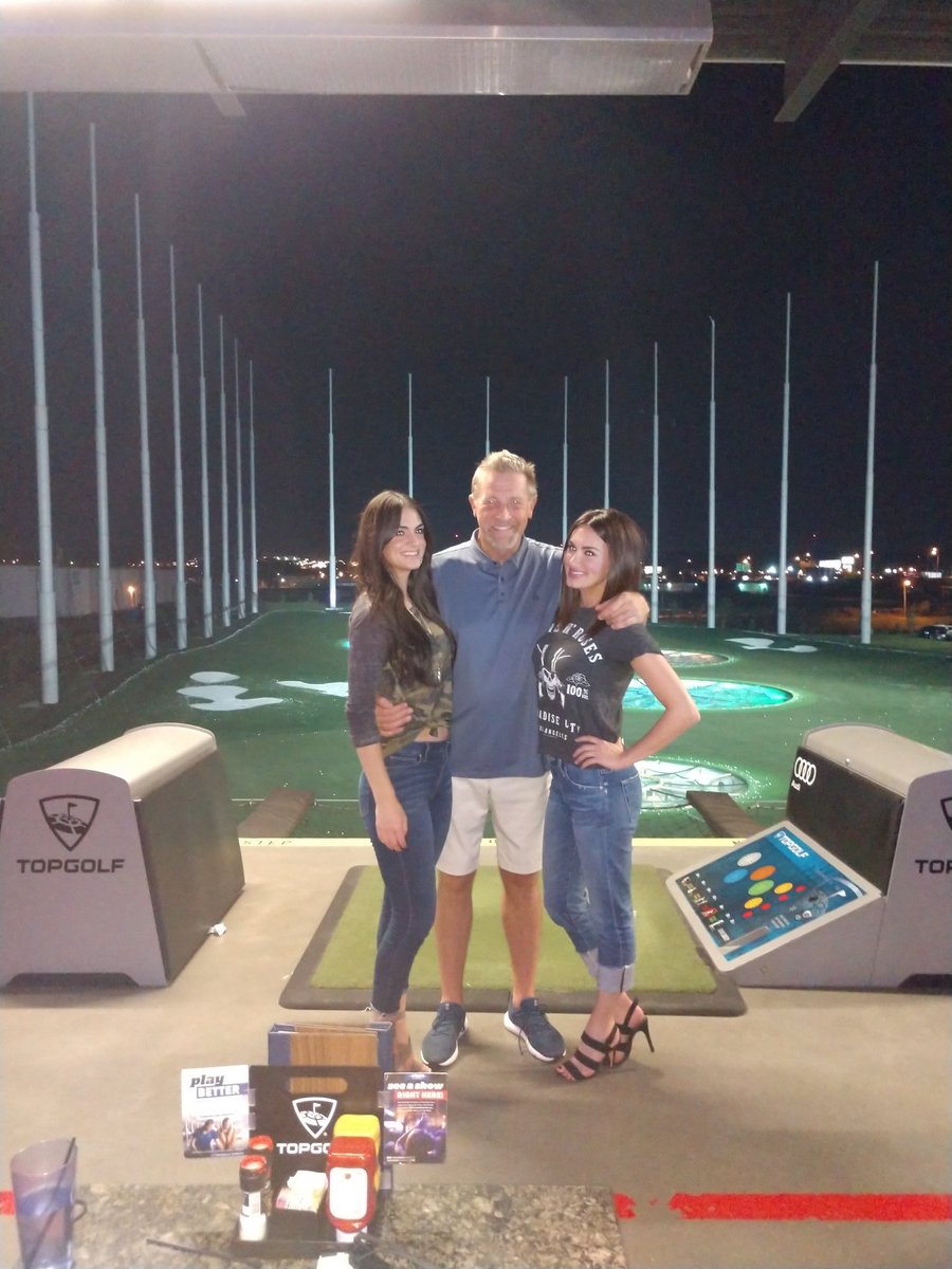 MusicCityTR's tweet photo. When Buckeyes win why not @Topgolf with @theMarilynds @LindsayAnnStan @kaseymariestan right @markpantoni @BillisKing @CrazyCharlie615 @ThePoguester @BIGJOEONTHEGO #LuckyGuy #Playing36 https://t.co/uAiQMrvKti