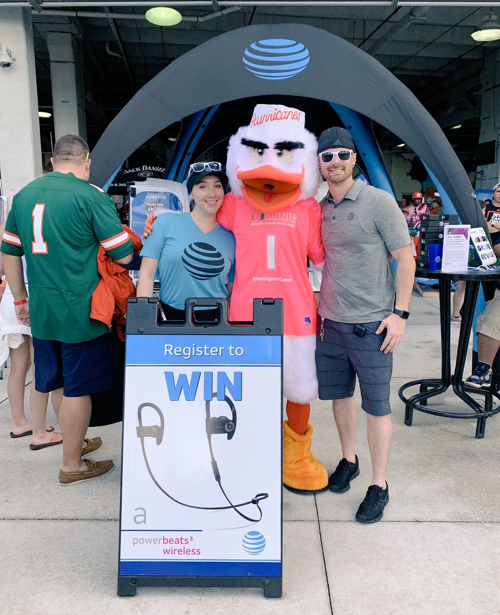 mariahwright305's tweet photo. When #MobileDomination and #WorldDomination Collide💥Multiple stores, under one team, with one goal..#GrowTheBusiness #OneFLA #StoreOn4 #MobileMaddness @TheNewGables @TeamSunnyMoney @Turtle_XNG_Team @AmyIvey_OneFLA @geauxlego @efrenfavela @CristySwink @gm112h https://t.co/8Xgwtdn7hh