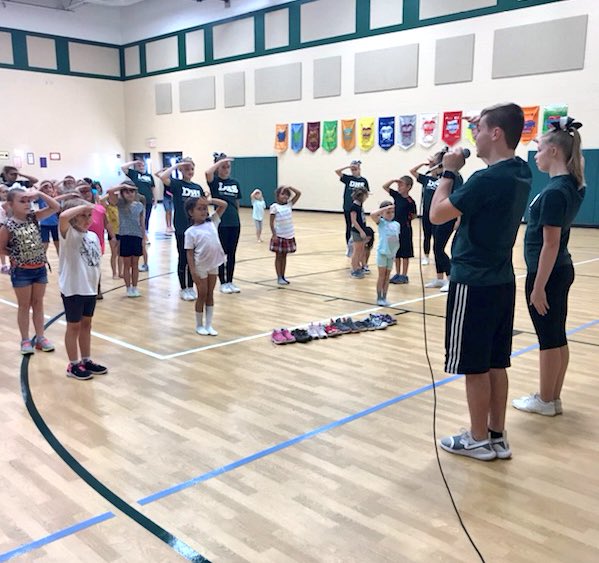 DHS_Cheer_'s tweet photo. @vinelandelem Thank you for having us! We had fun teaching cheers, chants, stunts, games &amp; dances! Thank you for your support in making this a success for all involved! 😍📣👍 https://t.co/Ys6xF3TW7m