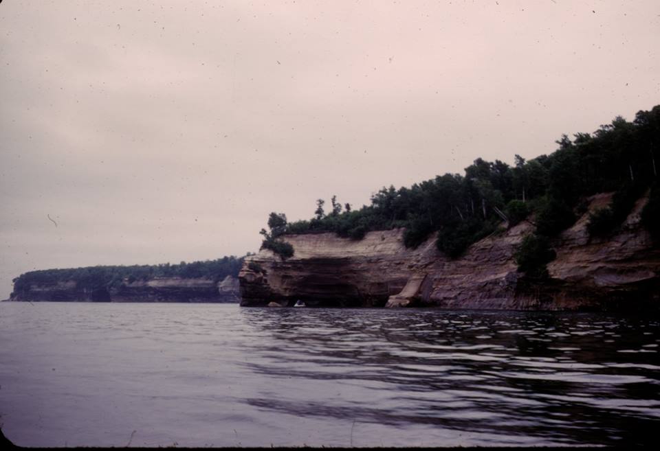MichiganHist's tweet photo. Pictured Rocks seen from a tour boat in 1954 (Port Huron Museum)
#PicturedRocks #AlgerCounty
https://t.co/lqSD2a716L https://t.co/CXNLTEkqzB