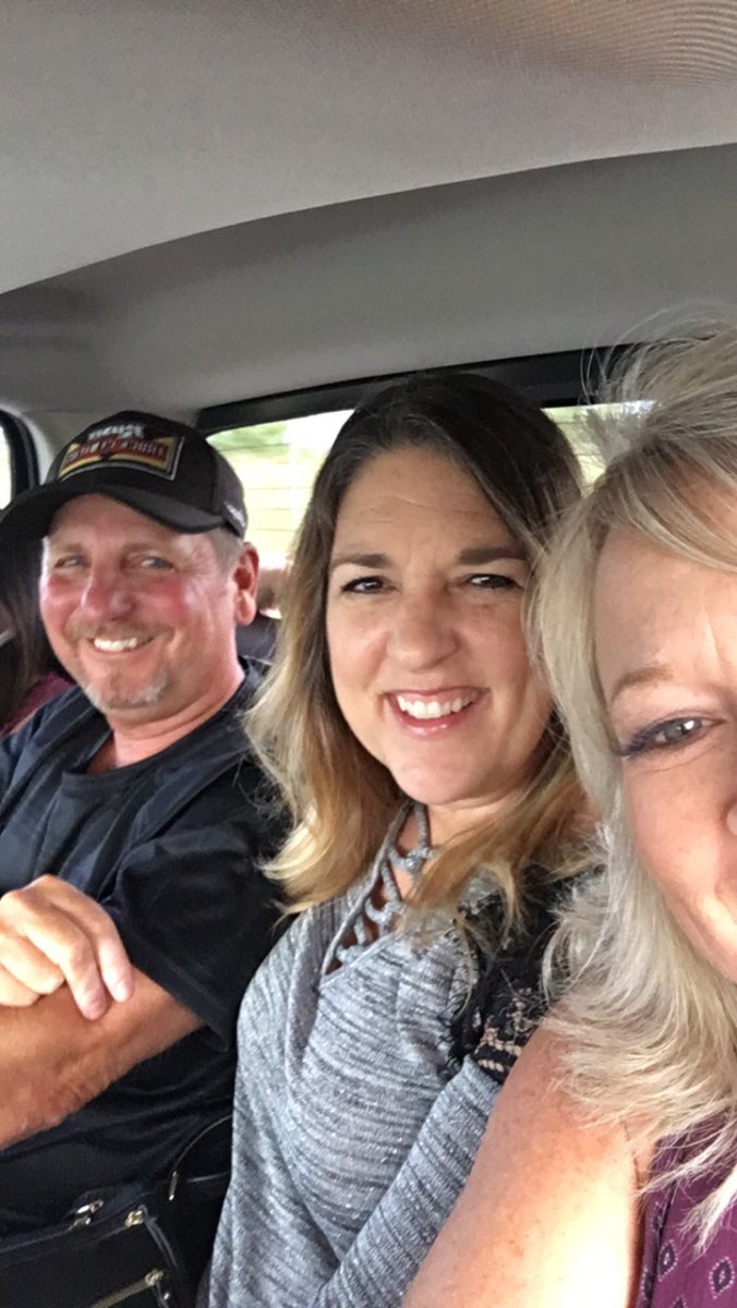 MaherShelli's tweet photo. To Big Ed’s for dinner.  Always fun with these two!!!! @rondatomson123 https://t.co/T7XSMxUdZC