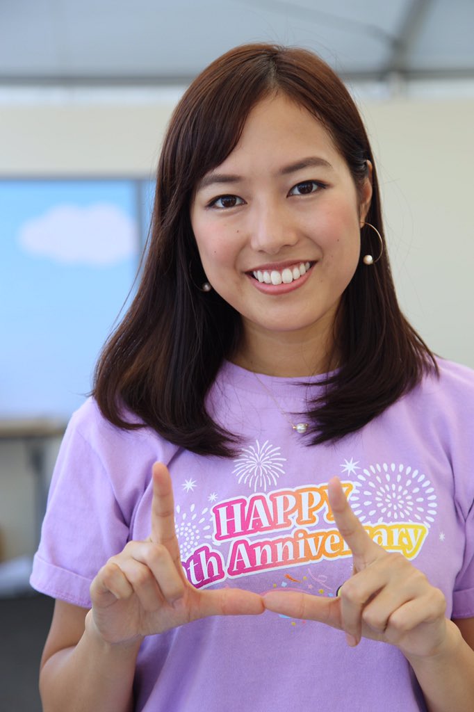 小玉の大仏さん 朝イチでアナウンサー体験ブースの本谷アナ発見 4sizポスターにサイン頂きました リップサービスでも お久しぶりです は嬉しいですね テレしず万博 本谷育美 衣装は個人保管 一人で着るのは恥ずかしい