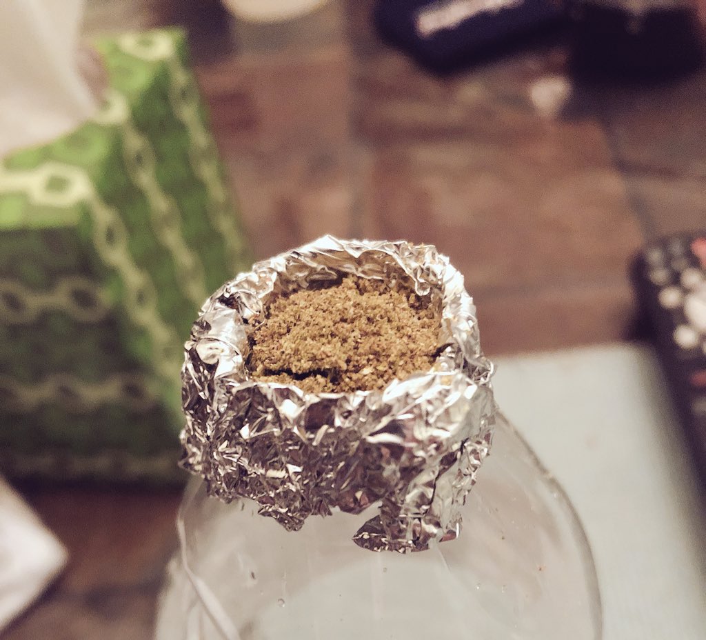 roccooutloud7's tweet photo. When you broke and ghetto #wherestheclass? #cantrelate https://t.co/VIalEpSa1D
