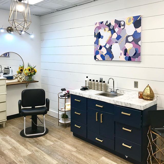 morgangoodrum's tweet photo. There’s nothing quite like seeing a painting come to life in a space. You can see it over at my sister’s brand spankin’ new salon, and get an amazing haircut while you’re at it 💇🏼‍♀️🎨 https://t.co/Jk6mLYIDR1 https://t.co/NXeb85VkjE