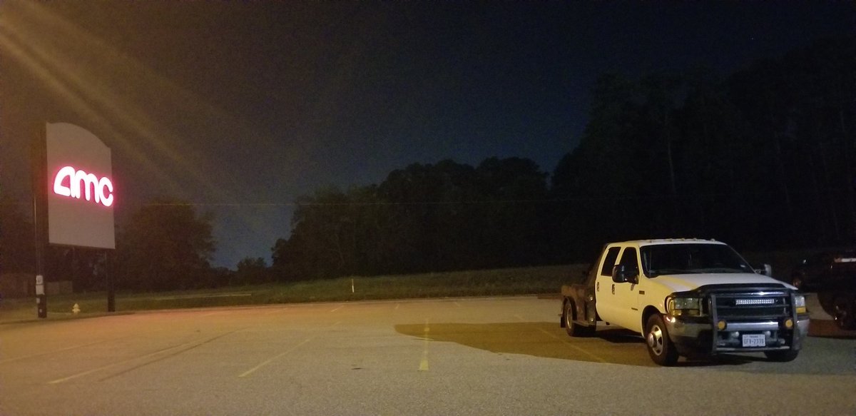 77brokenmonkeys's tweet photo. @AMCTheatres I realize this isn't one of your big money making theaters in a big city, but is the safety of your customers not important in Longview, Texas? plus building lights. #nolights #darkparkinglot #safetyconcern #cheapseats #nosafetyinthecheapseats #longviewtx https://t.co/a5bc0x2DWD