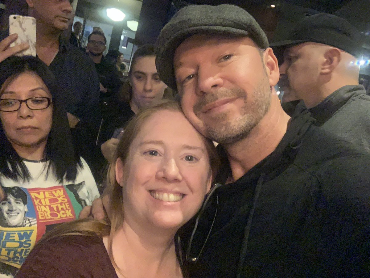 kmprice02's tweet photo. Donnie is in the building!!! #Wahlburgers #HangingTough30 #Apollo #TodayShowTakeOver #BHLove @DonnieWahlberg https://t.co/MLUH6UsVf9