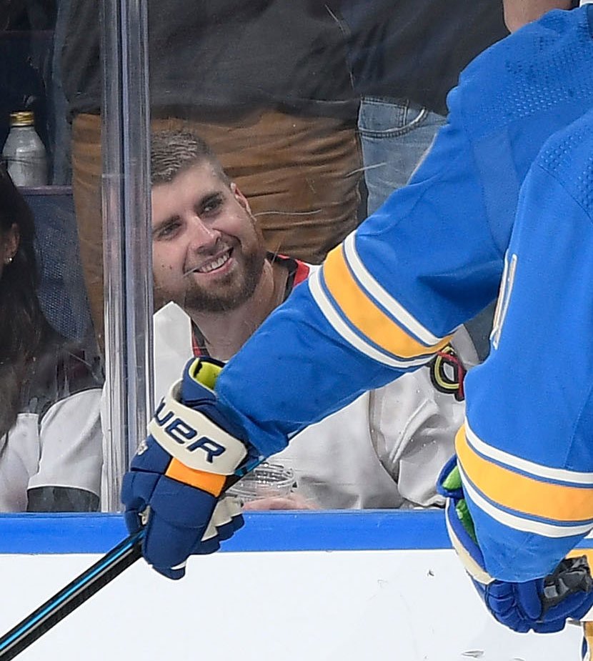 StLouisBlues's tweet photo. Jerseys so pretty even Blackhawks fans like them. #stlblues https://t.co/PIvKEF0BQl