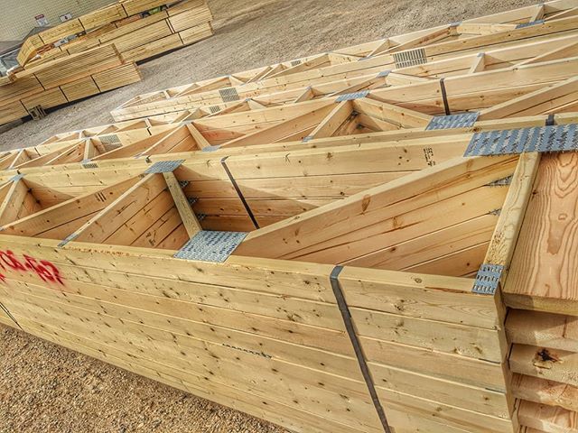 pachocanadian's tweet image. #instagram 16" 4x2 floor trusses. Clear spanning 24'+. Can be designed for plenum runs. Brilliant for electrical, network wiring, plumbing, etc. #bcbuilt #woodtrusses @winton.homes bit.ly/2ynQqOv