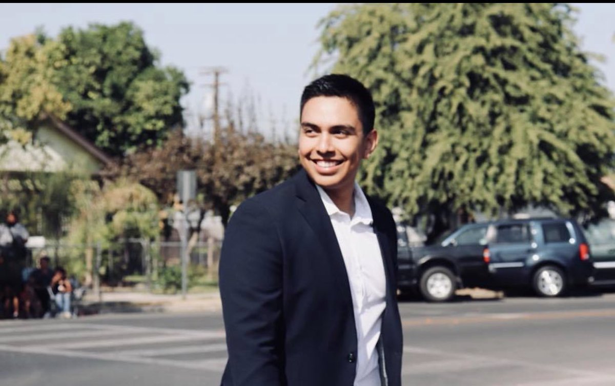 bryanosorio2018's tweet photo. Today was the Annual Delano Harvest Holidays Parade🙌🏽

Enjoy the pics and political statements, especially necessary for communities after today’s senate confirmation on Kavanaugh. His confirmation is a[nother] threat to the fight for social justice and equity. https://t.co/SAxtPFgAzl