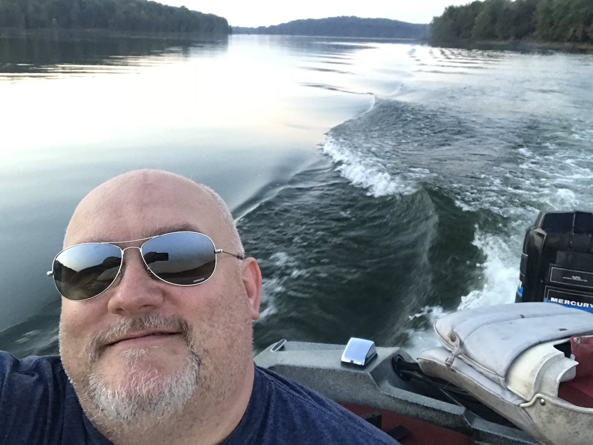 DanglinAngler's tweet photo. Ahhhhh YEAH!  Patoka Lake wasn’t giving up any bass today, but still went after them!! https://t.co/cXe1wP3S0g