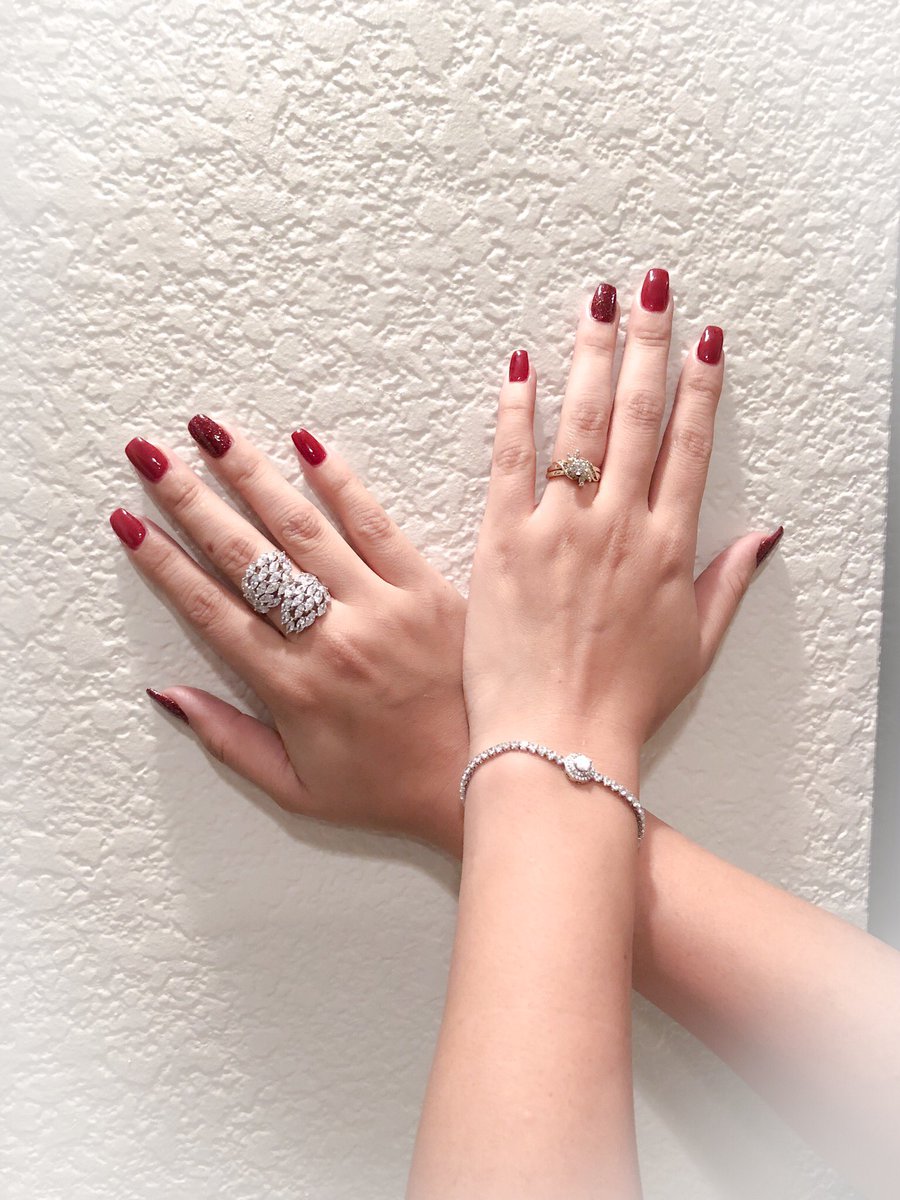 chambers121's tweet photo. When you just got your nails done and you wanna be extra ๐๐
๐ป๐๐ปโโ๏ธ #handmodel #nailmodel #ringmodel #dipnails #red #model #Photoshoot #handphotoshoot https://t.co/rH6zx6lGJY