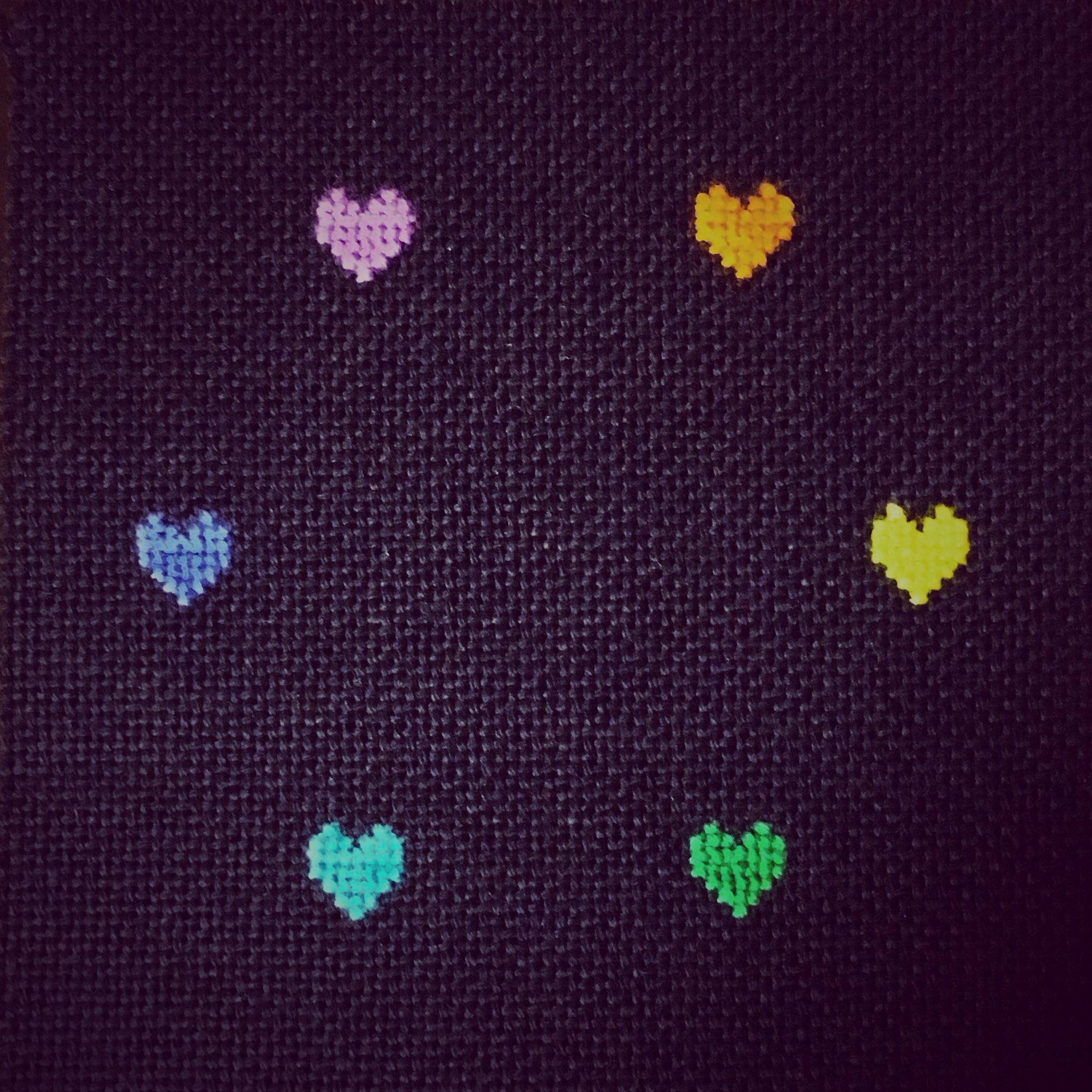 山美屋 Twitterissa 制作中 次は7つのたましいを集めます アンダーテール Undertale ハンドメイド Handmade 刺繍 Needlework Embroidery クロスステッチ Crossstitch ドット絵 Dotpict Pixelart 8bit Shugei T Co Knpsigjsqr Twitter