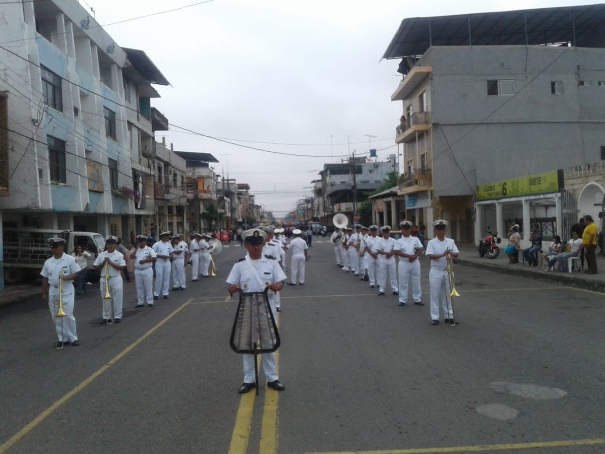armada_ecuador's tweet photo. #Guayaquil| La Banda Blanca de la @armada_ecuador participó en el desfile cívico militar por conmemorarse los 158 años de la Provincia de Los Ríos #CUINMA https://t.co/3NL0p9ywT6