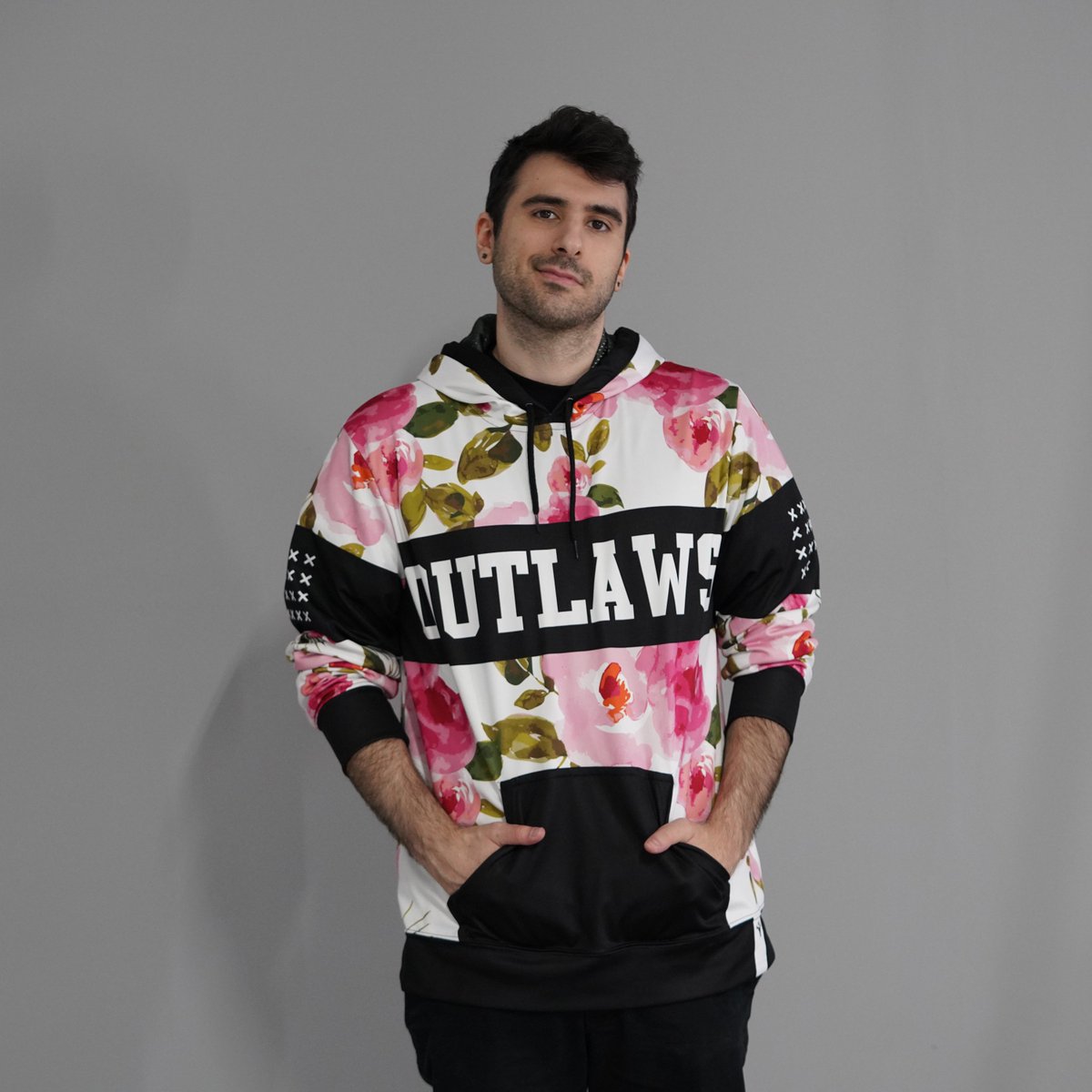 TipoftheHats's tweet photo. We have @OutlawsOW merch modeled by @likeclockwork that you can win in our sweepestakes! 

See how to eneter at:
https://t.co/4ikdb3oRgH  #TotH2018 https://t.co/ZmciJiKlWK
