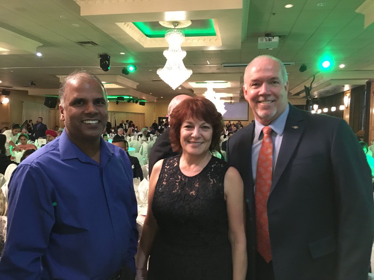 Pirgovo's tweet photo. ⁦@PICSSociety⁩  enjoying the fundraising night for PICS Divercity village , ⁦@bradyjepsen⁩⁦@dave_lanphear⁩ ⁦@PmandaPramod⁩ https://t.co/WDERSfatLr