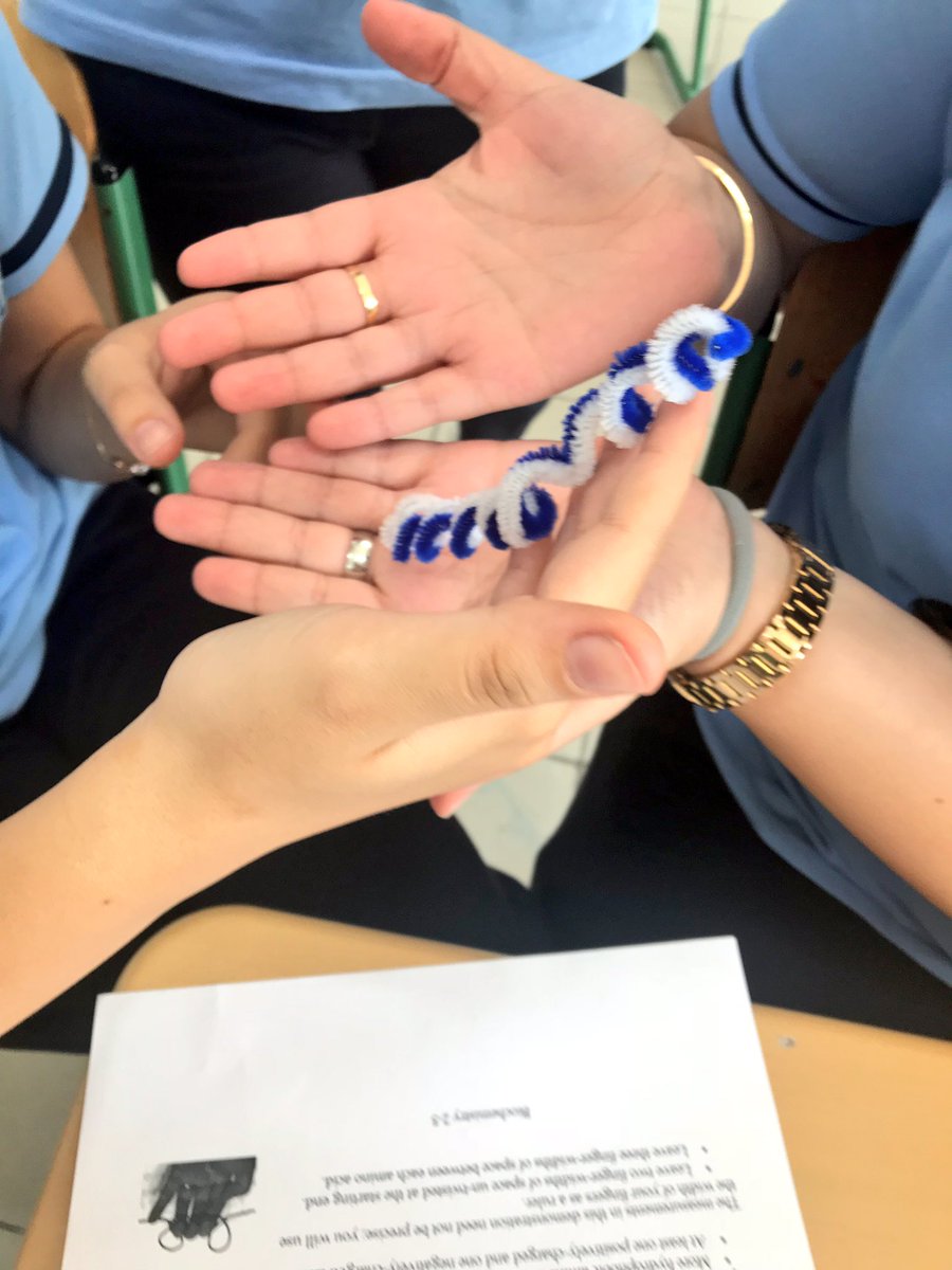 RoweidaB's tweet image. Modeling the inter and intramolecular protein interactions using colours, laughs and creativity #ibbio #topic2 @monamajzoub @Hhhsinfo