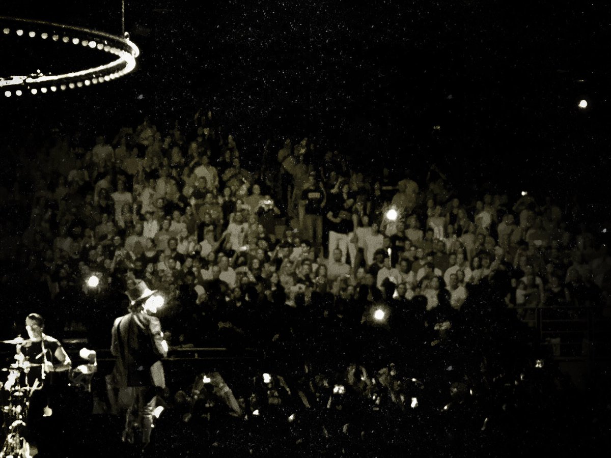 BCNUltraviolet's tweet photo. @U2 
20.09.18
Madrid

#Macphisto #RED #ONE #U2  #BarcelonaNeedsUltraviolet #u2eiTour #experience #innocence #BCNU2 #monobabu #lightmyway #innocenceandexperiencetour #barcelona #Ultraviolet #catalunya  #mcphisto #Gira #tour #20s #madrid #Bono #larrymullenjr #adamclayton #theedge https://t.co/EX2emQfOQm