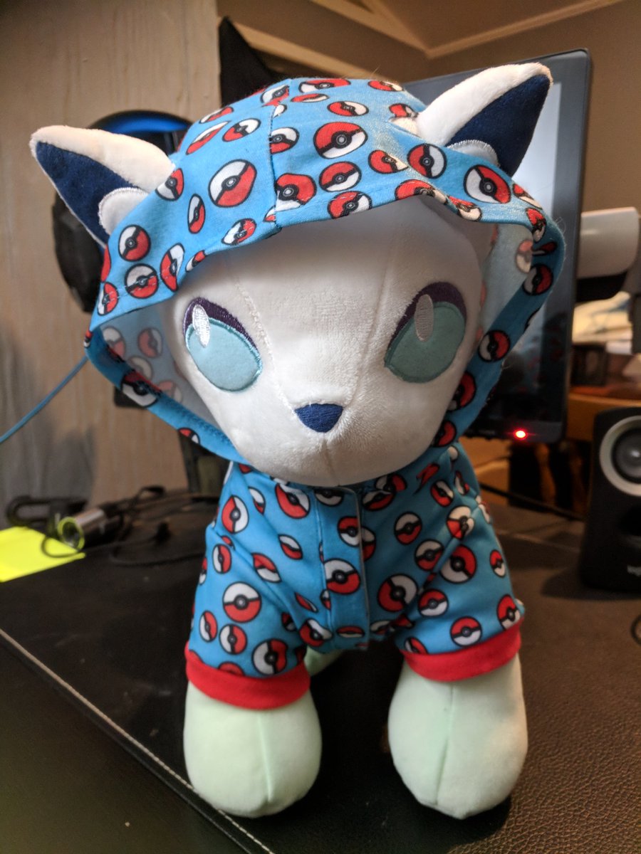 Zaebrael's tweet photo. Managed to get this Vulpix in Eevee's onesie. *flex* https://t.co/EdLuWs7WEP