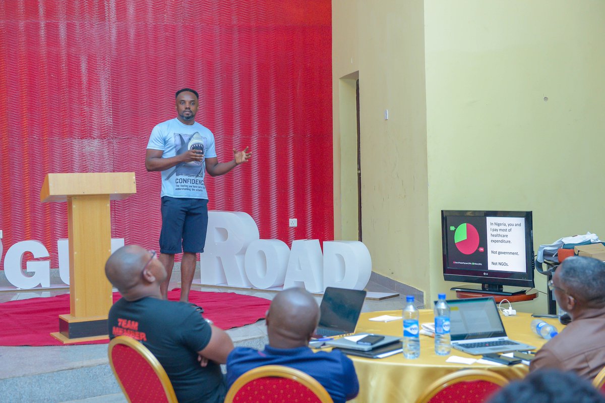 ekemma's tweet photo. Not every time suit &amp; tie or trado. Sometimes wear shorts to show hot legs 🌶️🌶️. Rehearsal for my @TEDxOguiRoad Talk. #IntrospectXTransform https://t.co/WQidqcuSEz