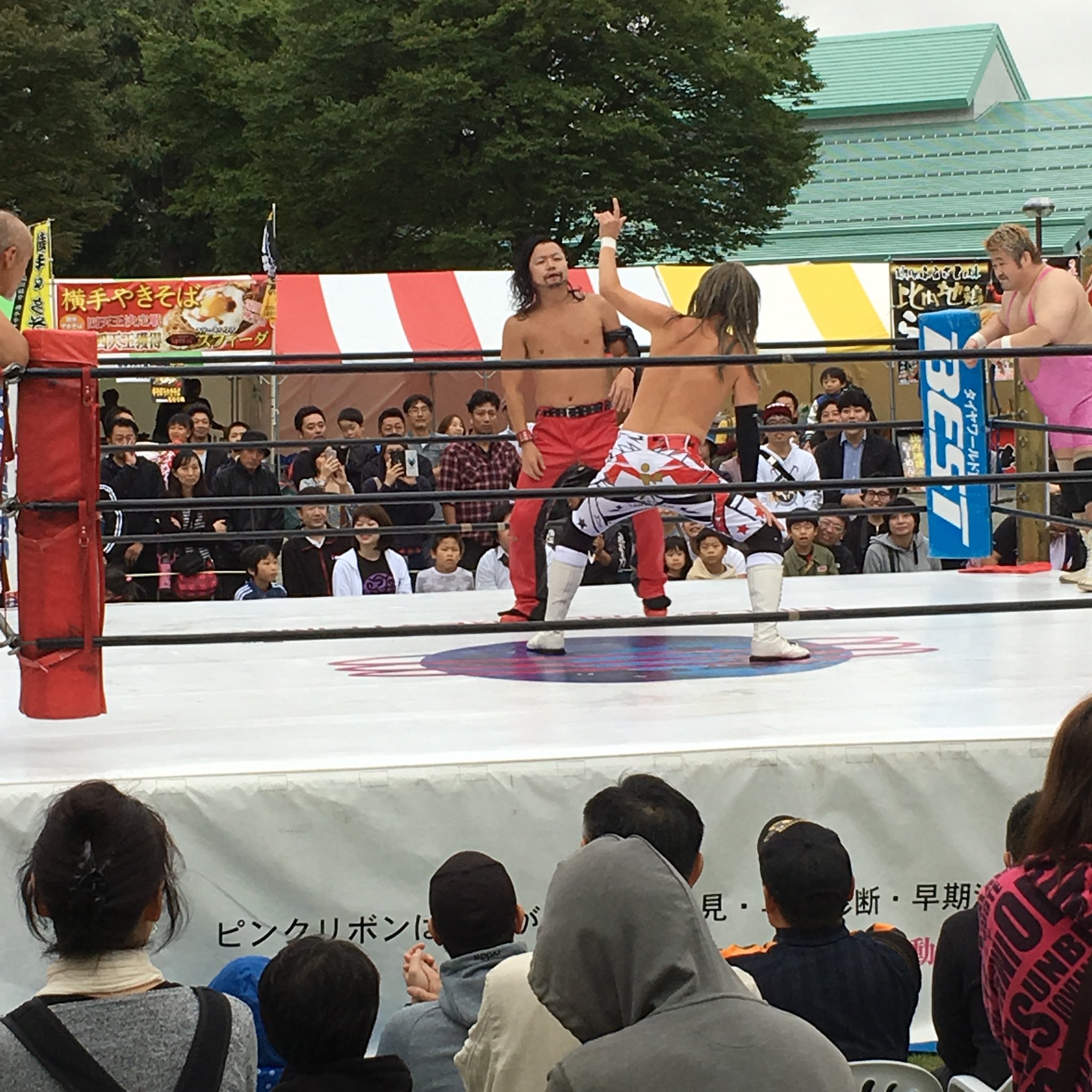 小松田紘史 秋田ふるさと村のプロレスこども祭り モノマネ芸人の中邑珍輔さんと棚卸し弘至さん T Co Jrmjjfhqun Twitter