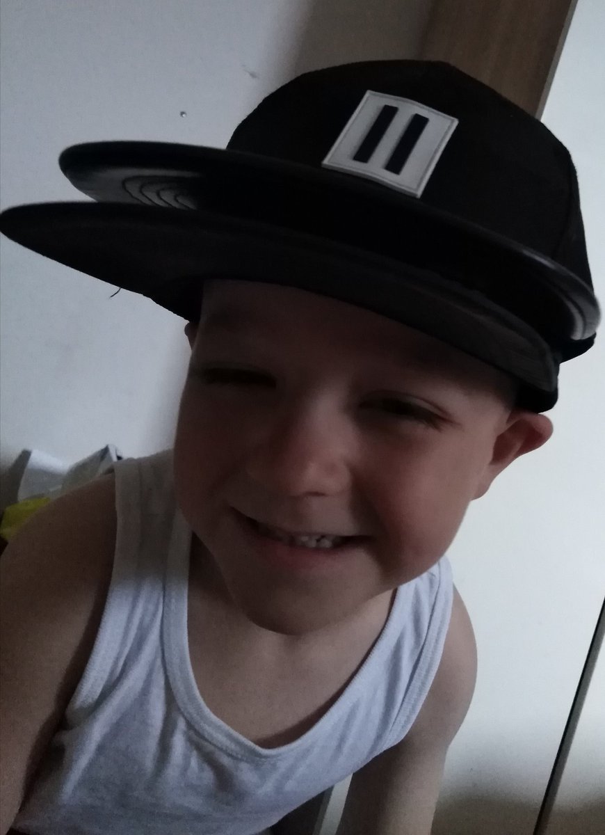 ClaireHendry39's tweet photo. When you're boy is so excited because you bought 2 hats for him he wants to wear them both at once and sing #doublehats #onehappyboy https://t.co/4nKEdB5v3P