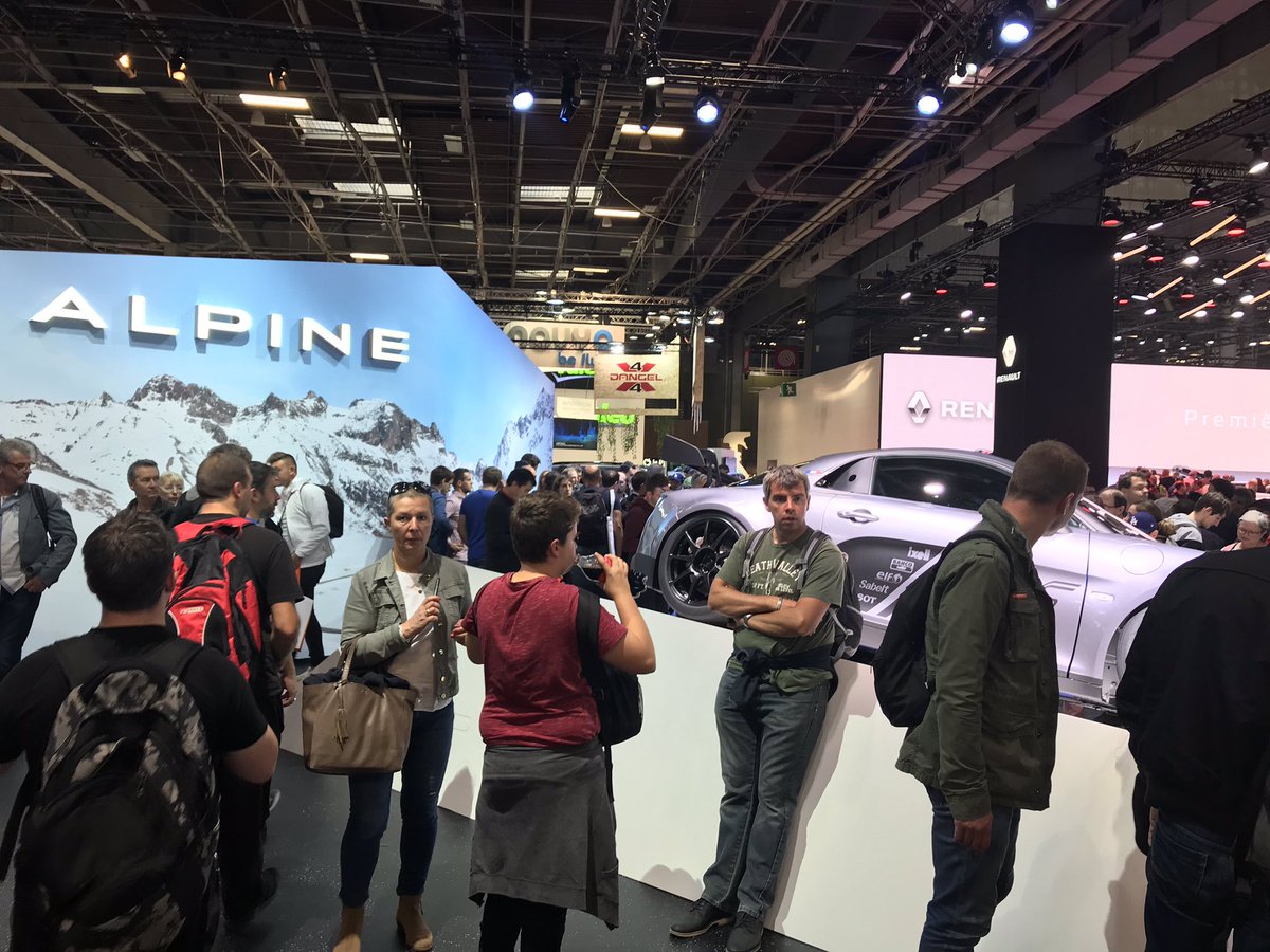 ChaudelV's tweet photo. 1 marque comme 1 modèle qui ont eu 1 succès ne meurent jamais ... nouvelle #DS3 Crossback, Mini #Moke, le retour de #Alpine dans ounlier la #eMehari 😏
#MondialAuto2018 https://t.co/SQBZVaNf36