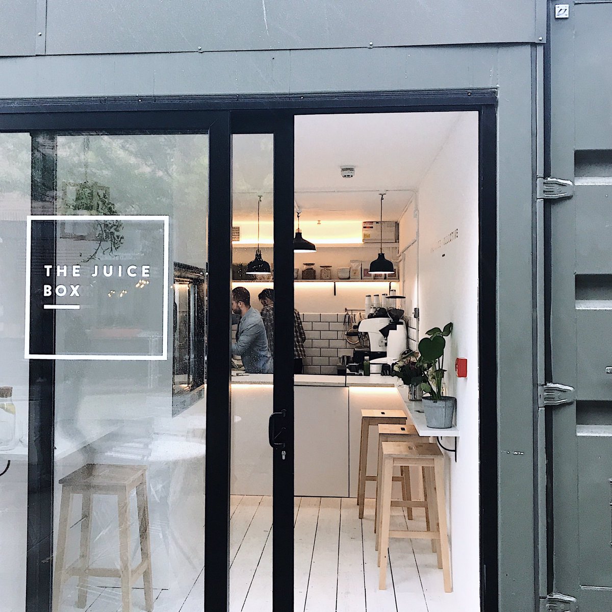 juiceboxatcargo's tweet photo. Happy Sunday! We will be open 11am - 4pm today for all your cold pressed goodness 💥🌿 https://t.co/reBwSmA52X