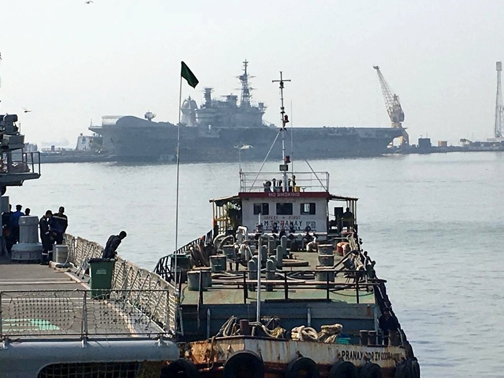 mgmdchofficial's tweet photo. The guardians in white ensured none of the precious lives lose their colours even if it meant risking their own.The @mnss2018 unit at MGMDCH arranged a visit to Indian naval warships.#saluteindiannavy
#mgm #nss
#shamnovarunah https://t.co/QkMHe4gHEL