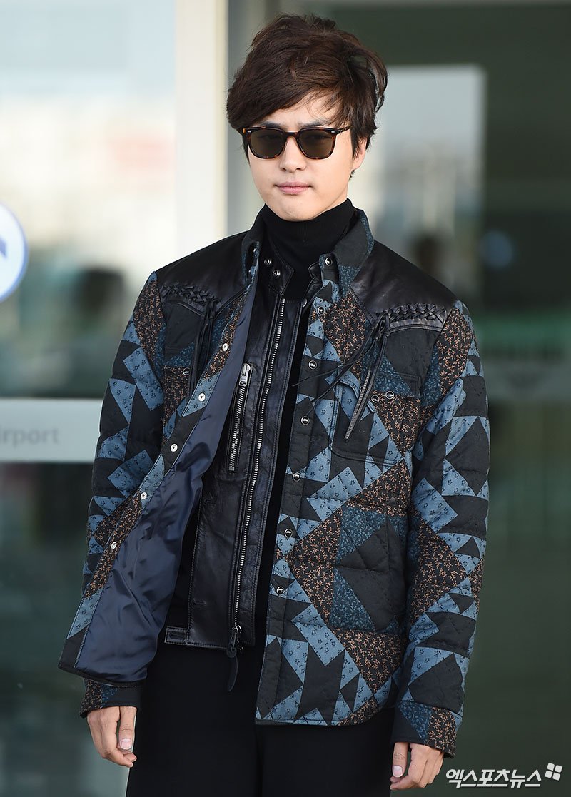 eukybeardrama's tweet photo. This outfit... 😓 Spotted at Incheon airport flying overseas for a photoshoot. #양세종 #ヤンセジョン #梁世宗 #YangSeJong https://t.co/HcF1K7vf2S