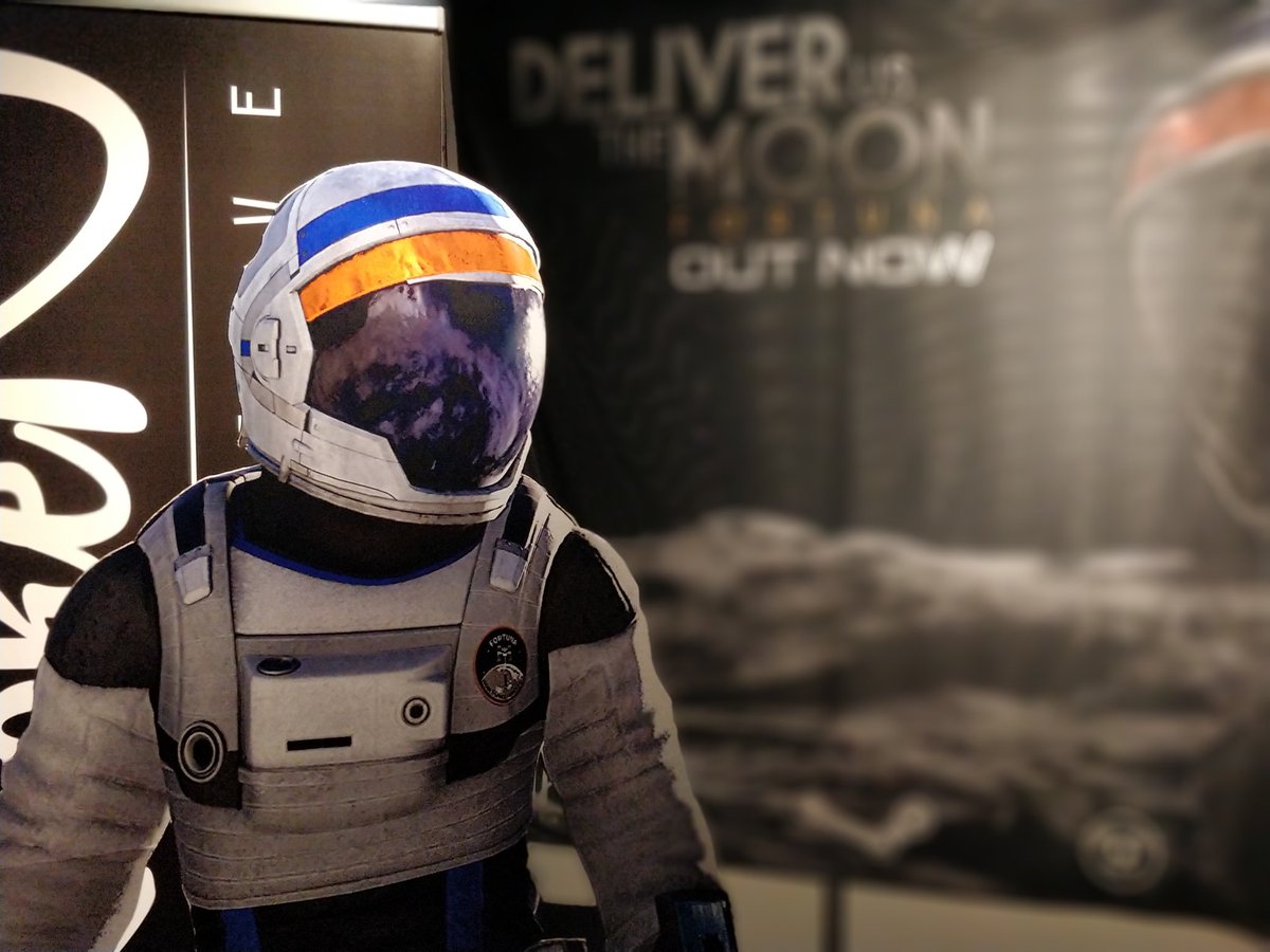 DeliverTheMoon's tweet photo. Are you in Erfurt for @mag_erfurt or in Utrecht for #Firstlook2018? Come take a picture with our Astronauts and play @DeliverTheMoon! #indiedev #gamedev #dutm #space #astronaut #rocket #moon https://t.co/xX64mu5jay