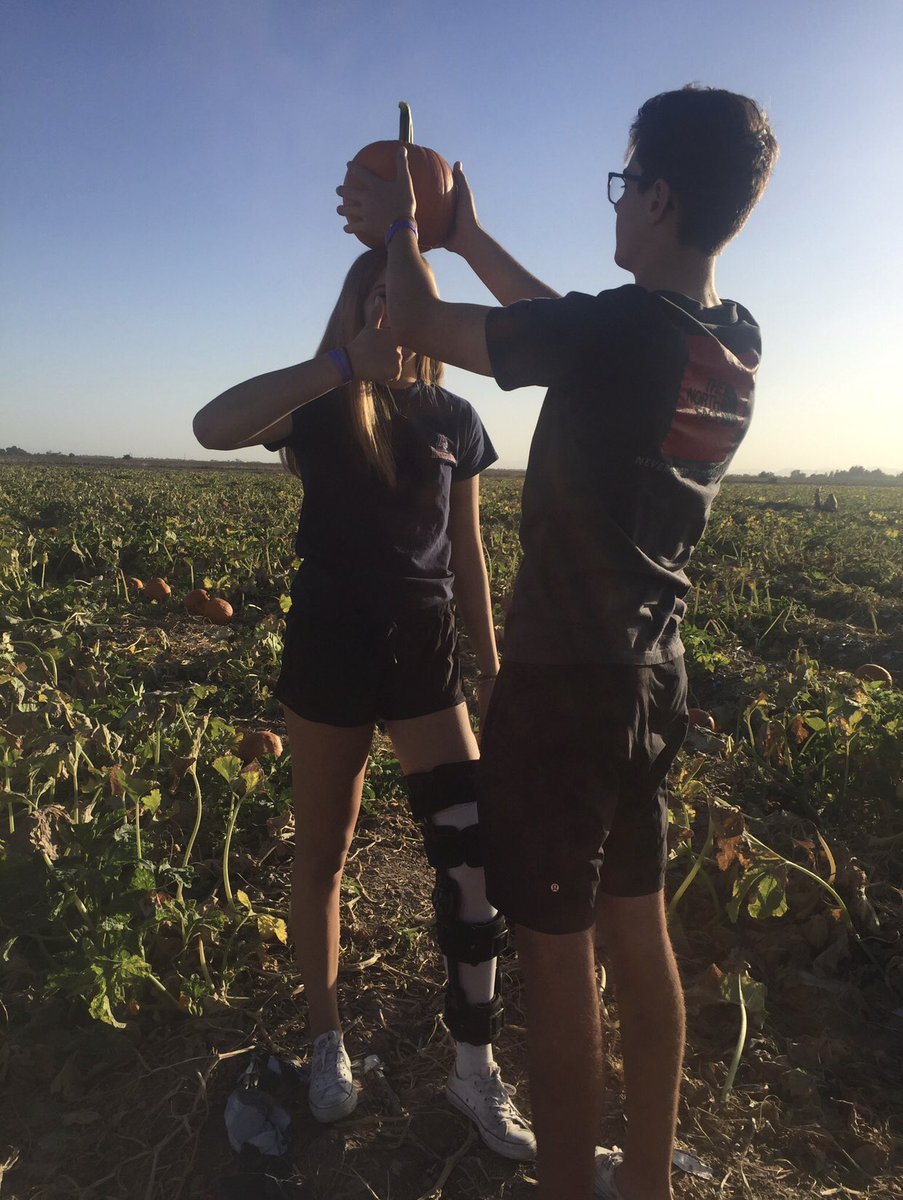alexparkhurst7's tweet photo. Rt or tear ur ACL https://t.co/C4ZqJhpUyG