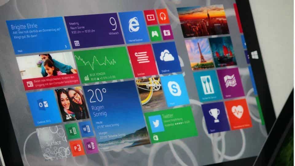 HTTech's tweet image. .@Microsoft #windows10octoberupdate roll out halted after major bug via @htTweets 
buff.ly/2PftecB