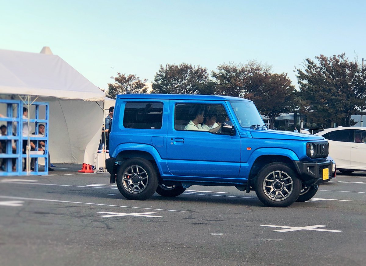 suzukicojp's tweet photo. ＼ #東京モーターフェス2018 レポート②／

東京モーターフェス2018、2日目♪

「レース参戦車・カスタマイズカー展示」では、＃スペーシア トールキャンパーを展示中！

さらに、公道に設定されたコースで新型 ＃ジムニー や #スイフトスポーツ をご試乗できます！

明日まで開催中。 https://t.co/MLW79LRrWS