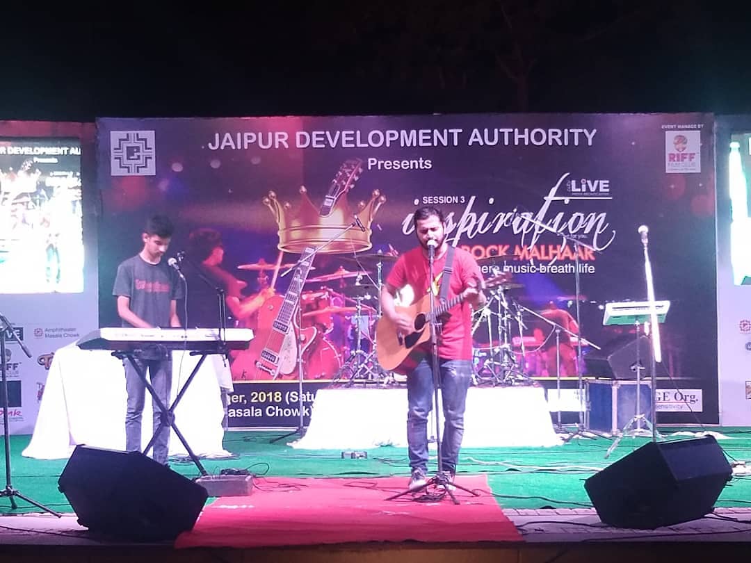 somendraharsh's tweet photo. @jdajaipur - and Event Manage By @RIFFJAIPUR RIFF Film Club presents
" *Inspiration Rock Malhaar* " where music breath life .. #weekend #culture #evening #performance #masalachowk #JDA #RiffFilmClub #Knspiration #Rock #Malhaar @my_rajasthan @vaibhavgalriya @RajCMO https://t.co/K84TybDulp