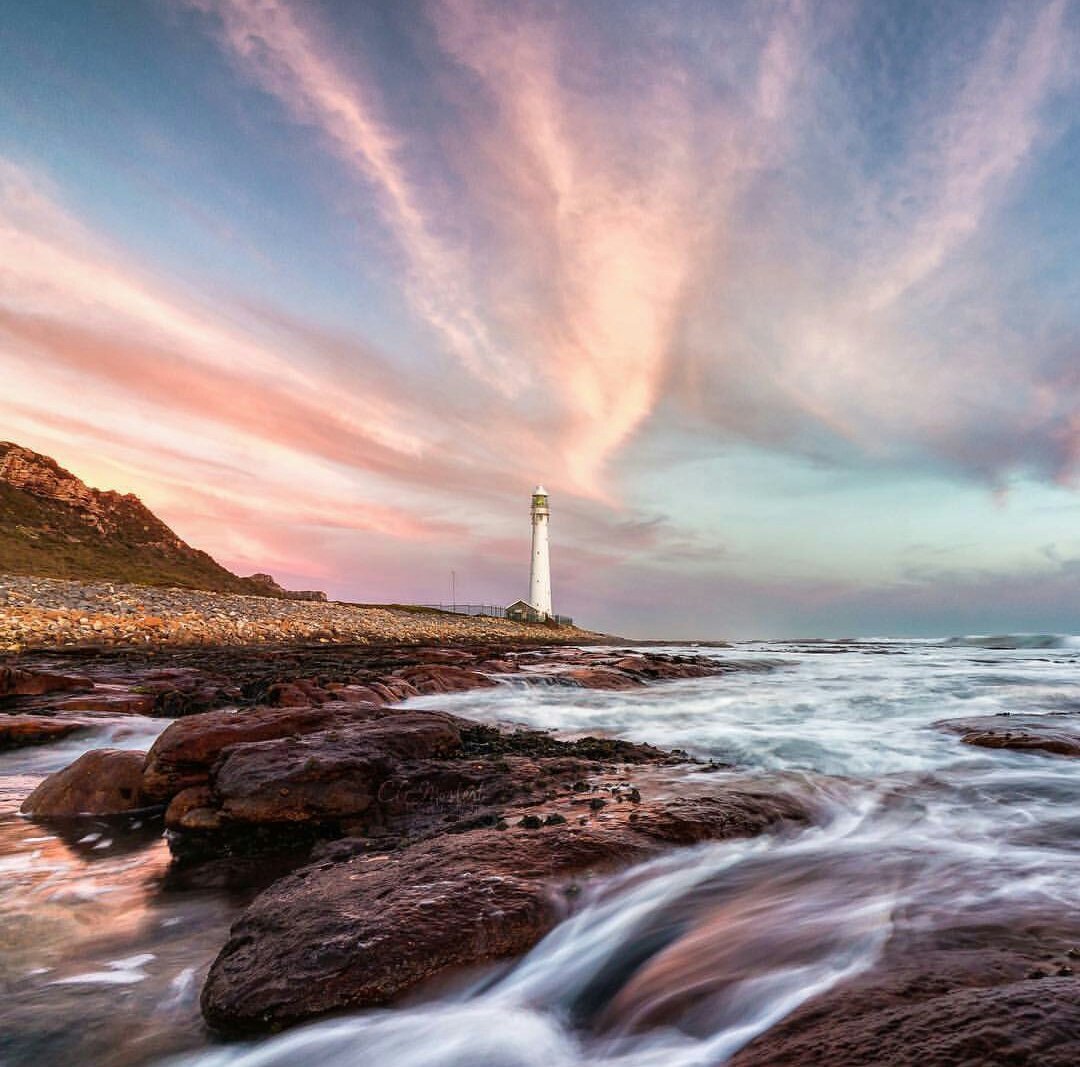 noujouhaan's tweet image. Ek is getrou, jy is gebou

en hierdie wêreld van My is in afwagting oor jou 

Kom hardloop deur My woude 
kom swem hier in My see 
Wees somer oor My berge 

want dis hier waar Ek regeer 

Ek in jou en jy in my!

Nuwe dag vir jou voorberei
maak maar oop die gordyne!

#goedheid