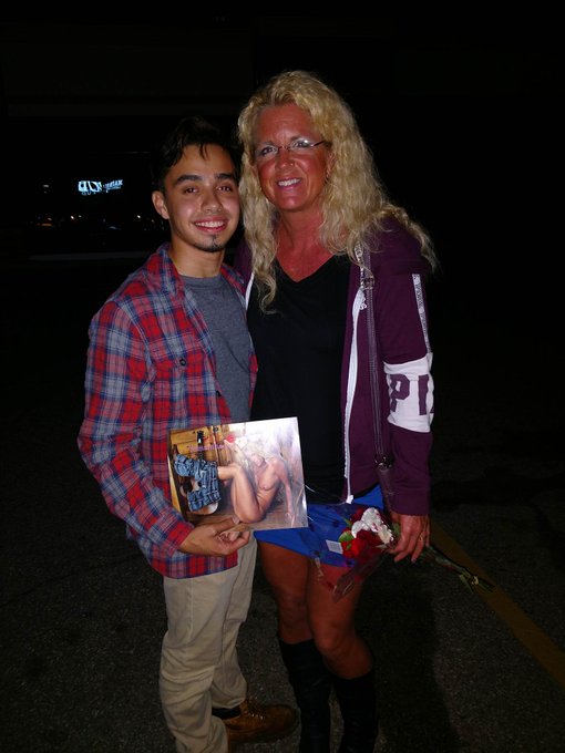 This was fun meeting my fan. Dan is a sweetheart!  @bigdvargas https://t.co/1auo9t6YMT