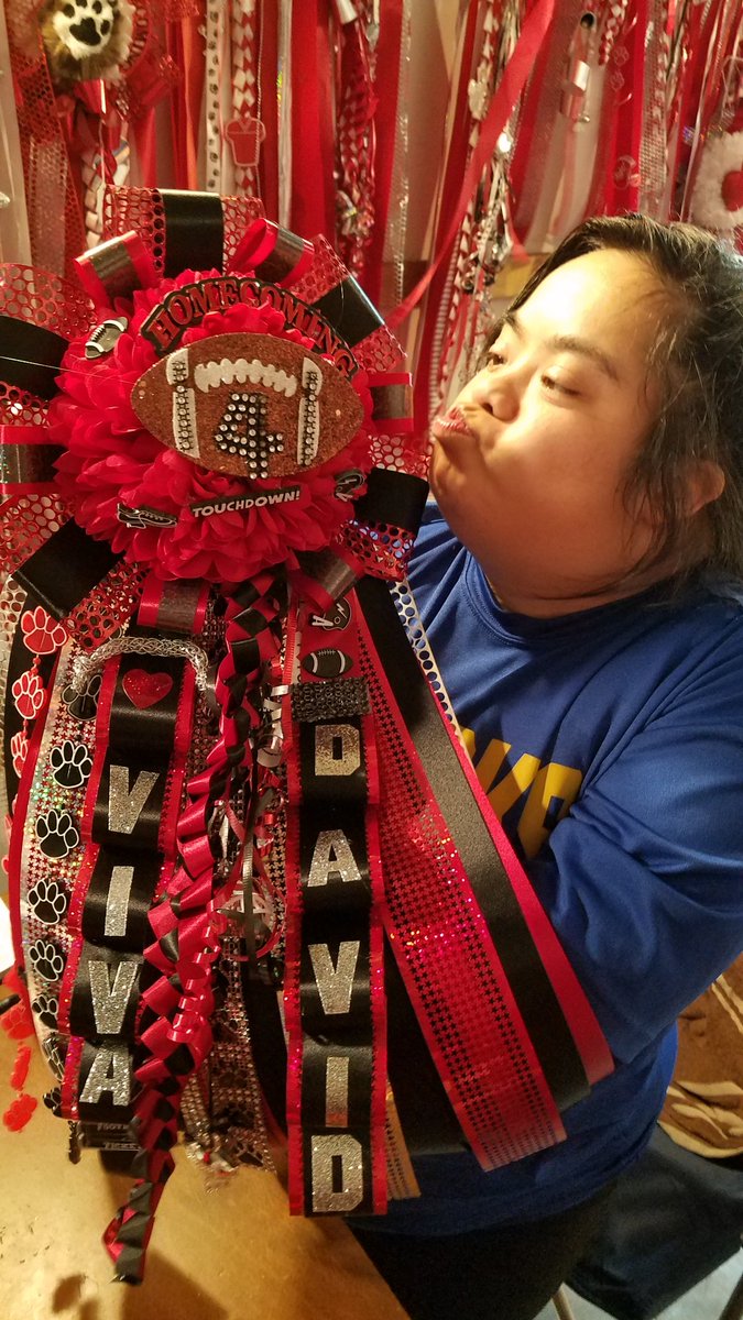 MaryJanePiwa's tweet photo. Viva is making a Special Garter for 1 Special PHS Football Player. She picks one every year n surprises him with her creation....Hope🏈#4 David Flores🏈 likes it. Go Lobos Go!
#Homecoming #hoco18 #phslobos #texastradition https://t.co/lNYVK8C9ek