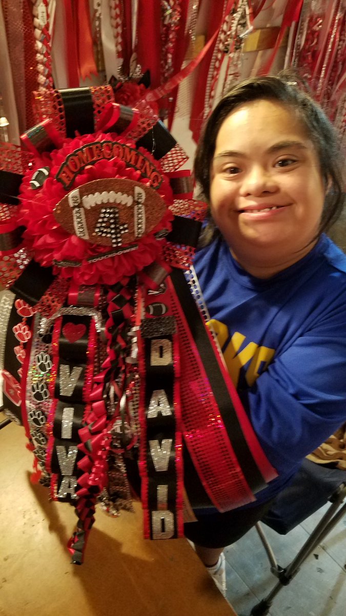 MaryJanePiwa's tweet photo. Viva is making a Special Garter for 1 Special PHS Football Player. She picks one every year n surprises him with her creation....Hope🏈#4 David Flores🏈 likes it. Go Lobos Go!
#Homecoming #hoco18 #phslobos #texastradition https://t.co/lNYVK8C9ek