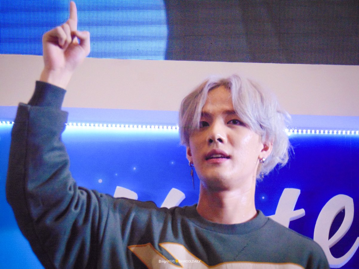 950207daily's tweet photo. 180916 [HD/PIC] All That Winter Korea Travel Fair 2018 - Part 1 @ Glorietta 2 Activity Center, Makati
.
@caroline2222216 #THEKING #더킹 #김바울 #바울 #bawool #kimbawool #김막내 #방짱 #폴오빠 #bawooldaily
.
🌻DO NOT EDIT/CROP LOGO🙏🌻 https://t.co/OJRsjw7AXO