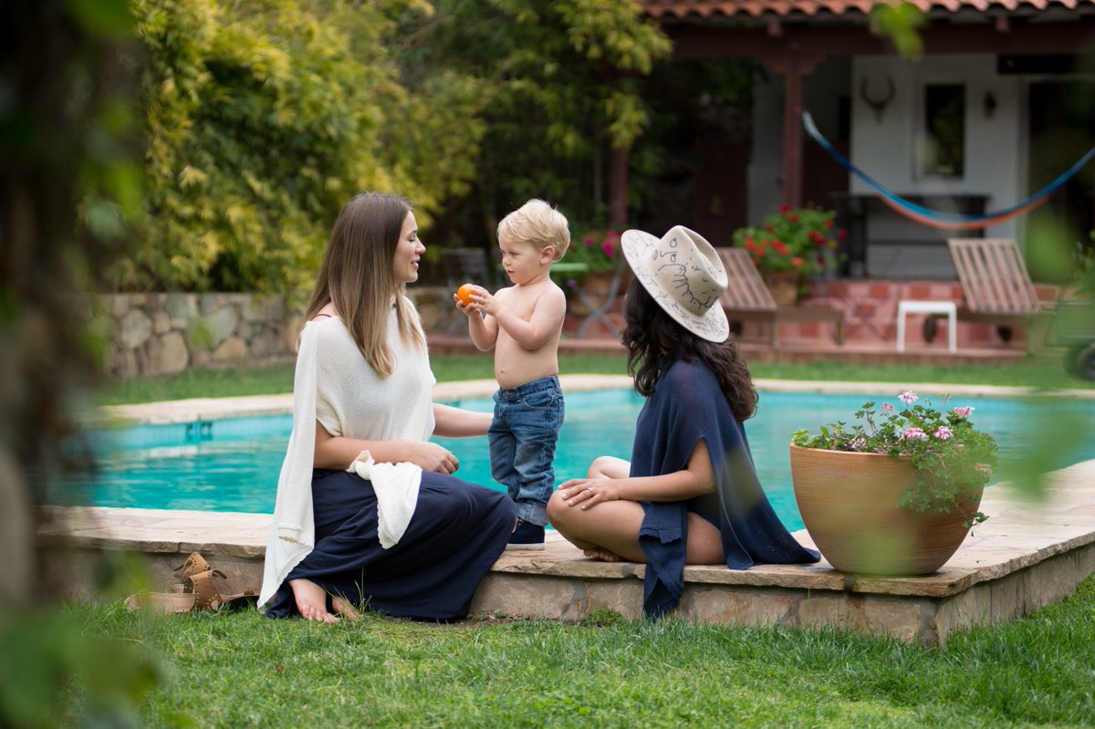 JacPotatoes's tweet photo. Cocoon makes breastfeeding in public easy and stylish for #moms who want a bit of privacy. https://t.co/mAcBrYyDNj https://t.co/ydv0Ff4NUy