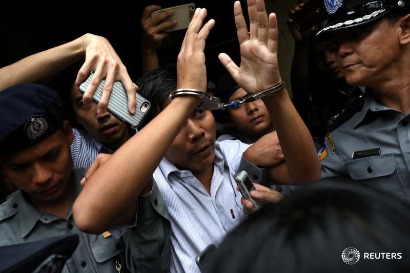 TostevinM's tweet photo. The 300th day. Wa Lone and Kyaw Soe Oo have been imprisoned in Myanmar for 300 days too long for trying to do their job as honest reporters. These are the last pictures of our brave colleagues before they were carted off to seven-year prison terms. #FreeWaLoneKyawSoeOo https://t.co/29zIKfk1ts
