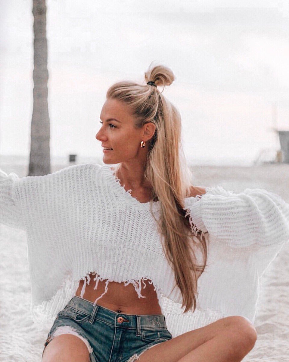 MARRINCOSTELLO's tweet photo. ≫ Weekend vibes af 👆🏻
#CostelloBabe @theangelajones killing the game in our #InfinityHoops — available exclusively @VICIDOLLS 👐🏻
https://t.co/JjpwpfCFFS💎 https://t.co/8E03lIAykn