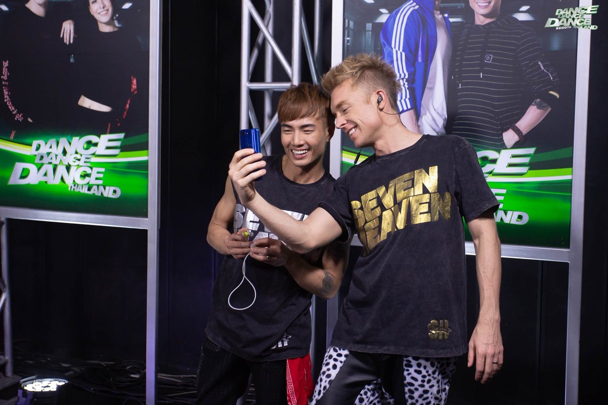 tvtofficial_'s tweet photo. โลกทั้งใบมีแค่เรา 2 คน 💕 คู่นี้น่ารักกก #DDDTH #LukeTae #LINETVoriginals #อินแบบนี้มีที่เดียว #TVThunder https://t.co/R9ylD3Mp9h