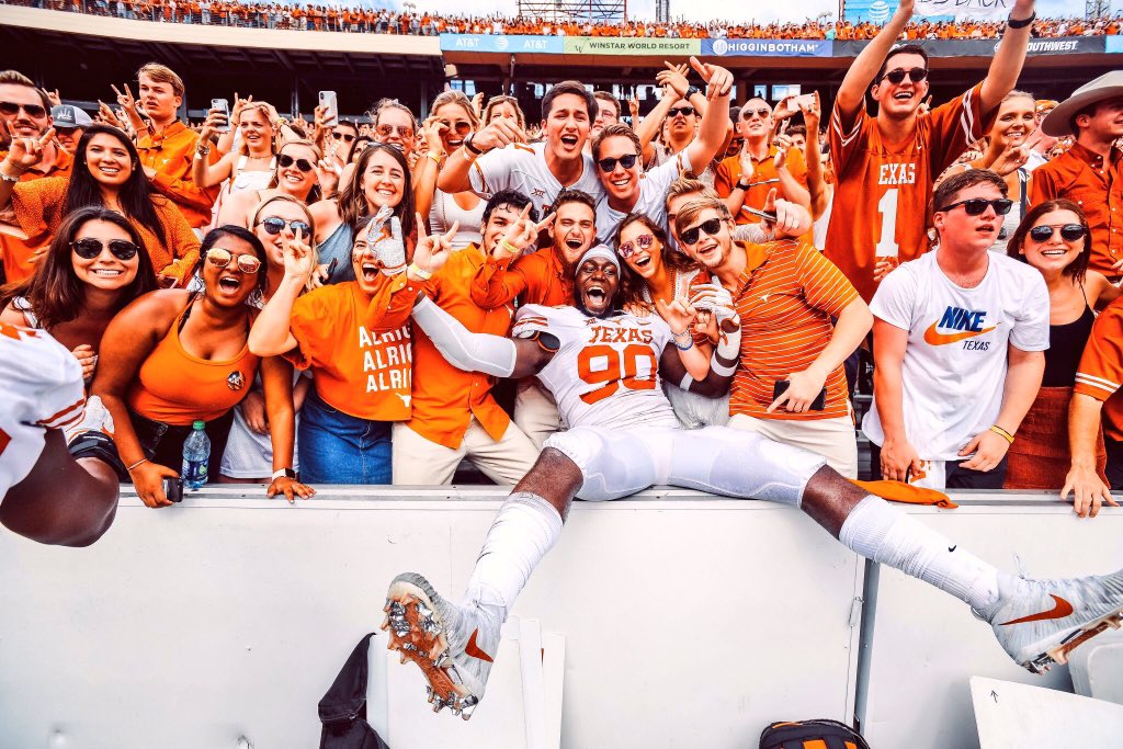 BarkingCarnival's tweet image. Have yourself a day @charless_94