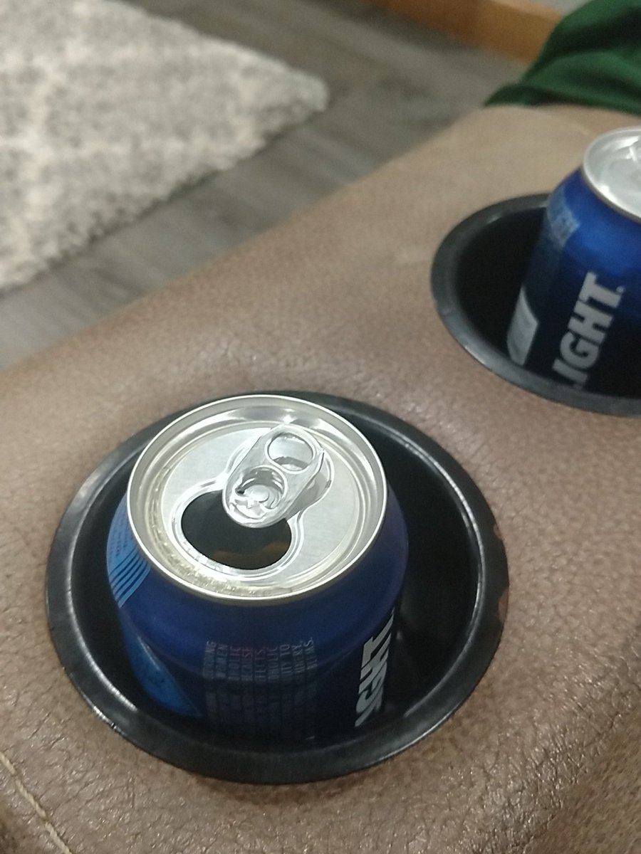 Tyler12Vaughn's tweet photo. The GOP wins again. #RedWave #BeersForBrett #budlight #Kavanaugh #KavanaughConfirmed #MAGA https://t.co/Bihr8h5GDu