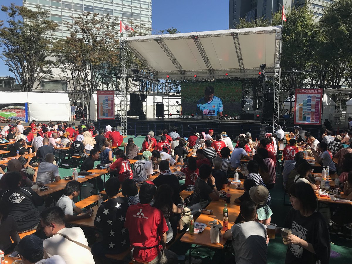 肉フェス くーちゃん 肉フェス さいたま新都心 18 肉フェス 会場内で 浦和レッズ のゲームスタート さいたま新都心 けやきひろばから 中継中なのですヾ ー ノ
