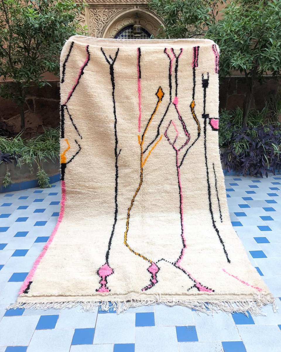 RahbaDesign's tweet image. Because every space deserves some happy colors 🌈🌈  #rug #kilim #beniourain #beniouarain #boujaad #vintage #handmade #handira #design #decor #interiors #handirablanket #interiordesign #wanderlust #decorate #textiles #homedecor #wholesale #wool #bohostyle #moroccanrug #marrakech